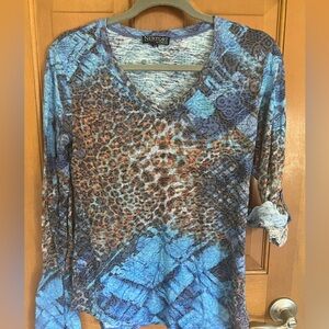 Fun print lightweight shirt!